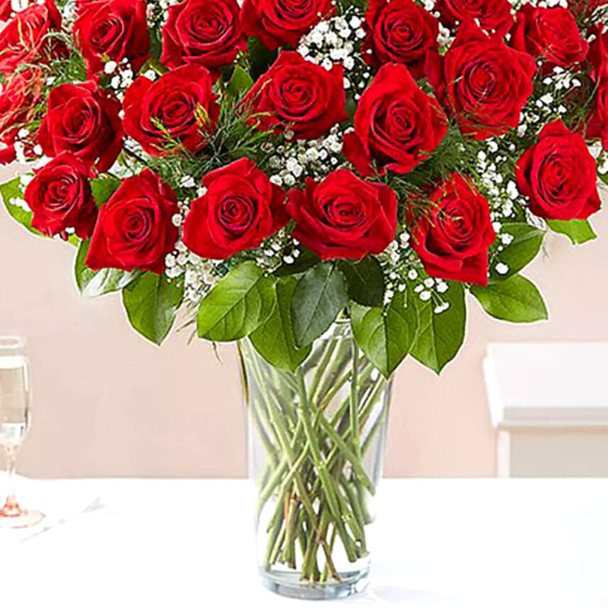 1-kg-chocolaty-red-velvet-cake-with-50-roses-arrangement_2