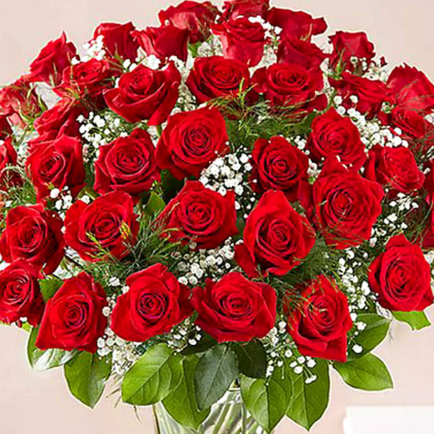 1-kg-chocolaty-red-velvet-cake-with-50-roses-arrangement_3