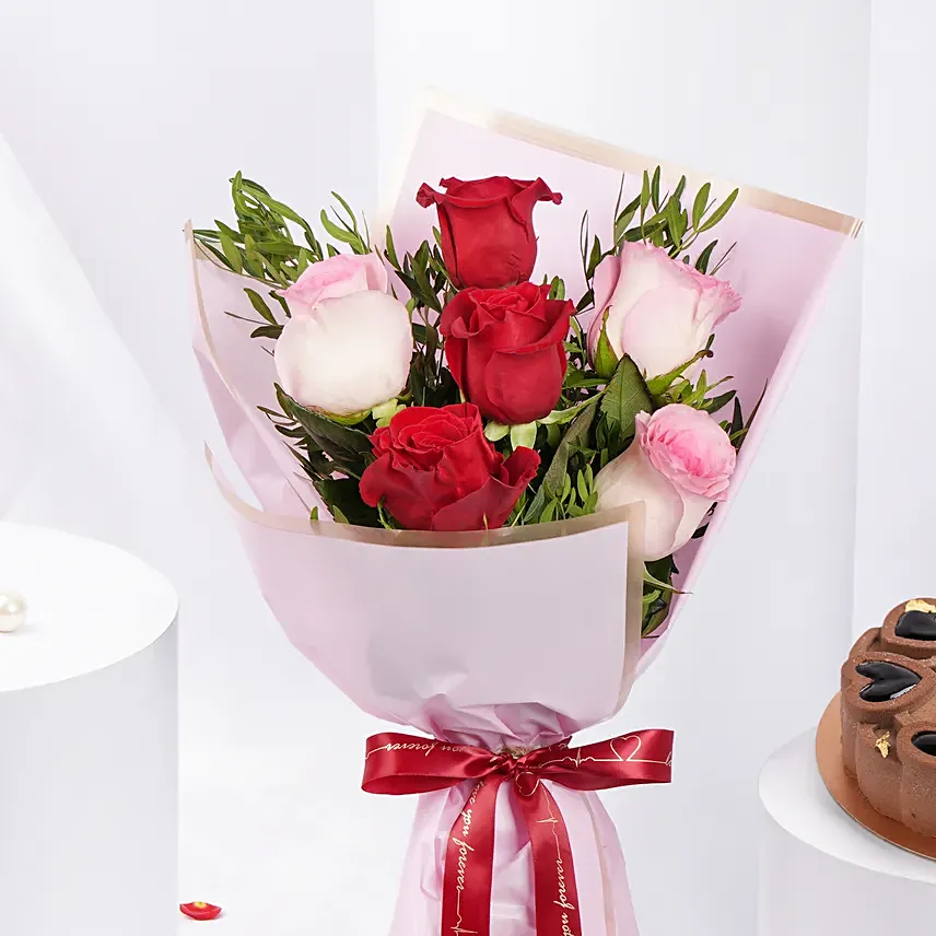 pink-and-red-roses-beauty-bouquet-with-chocolate-for-valentines_3
