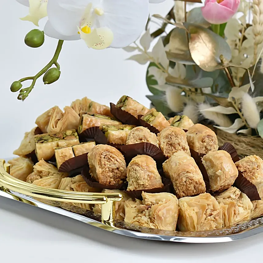 arabic-sweets-and-flowers-tray_3