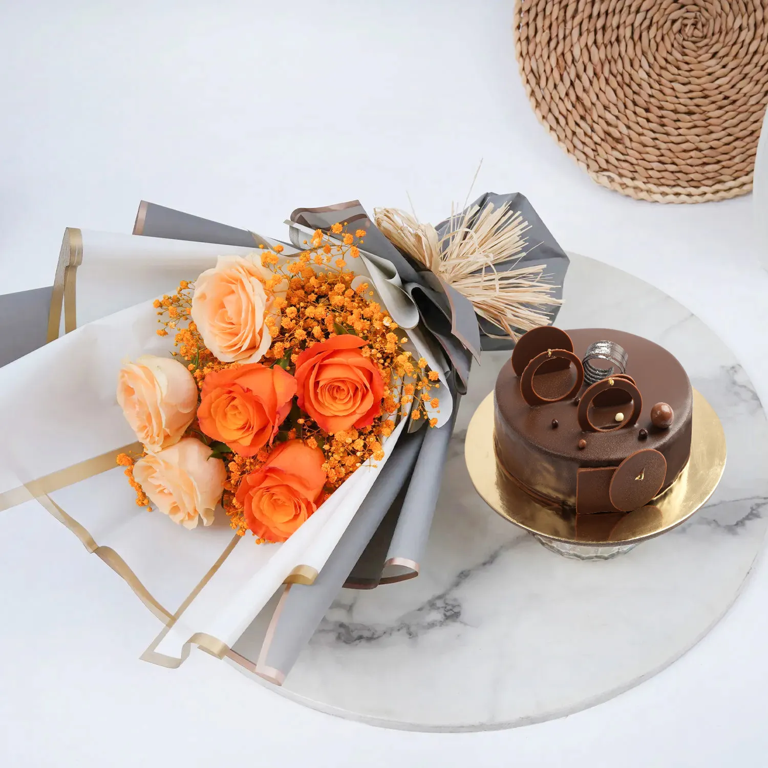 chocolate-fudge-cake-and-roses-bundle_1