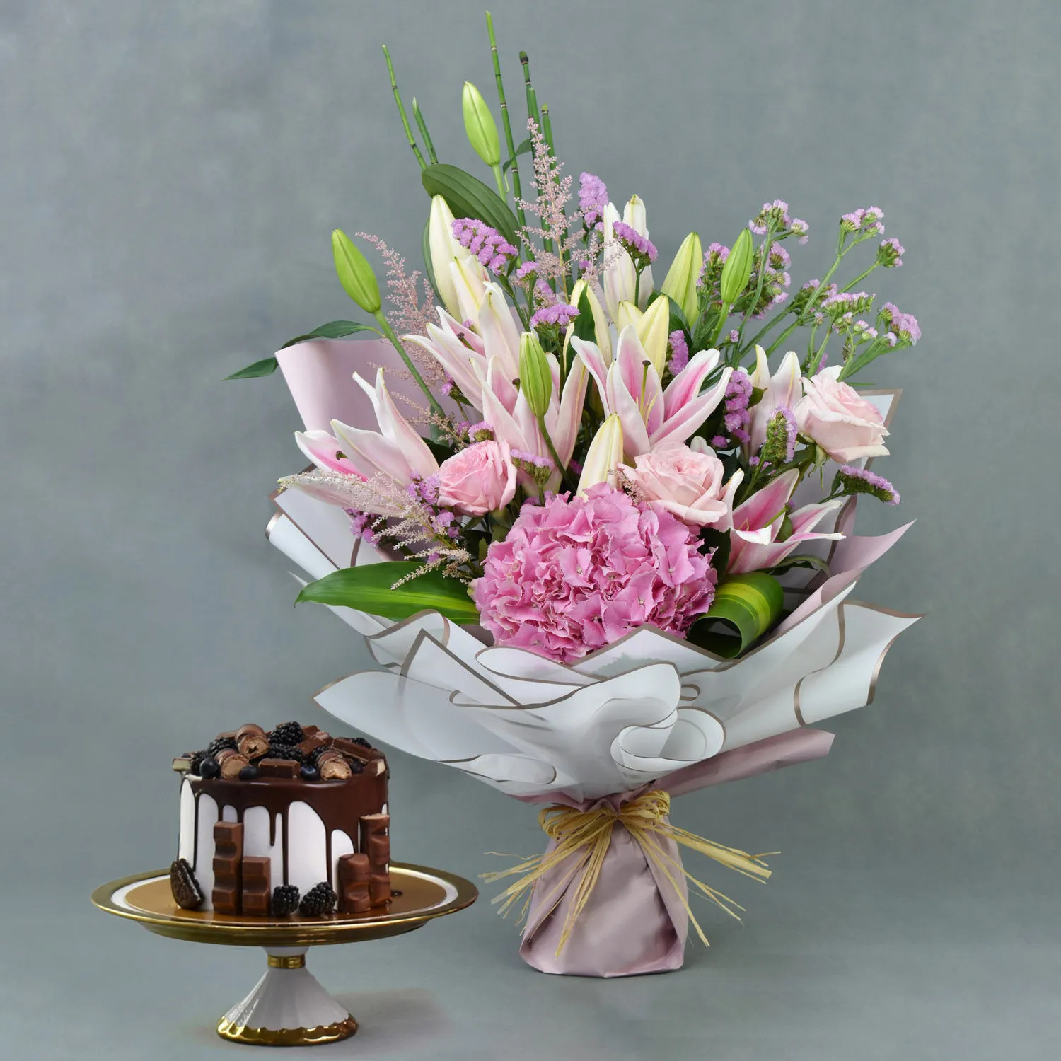 grand-pink-petals-with-chocolate-cake_1
