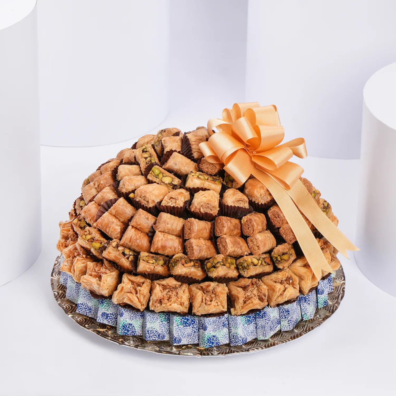 premium-arabic-sweets-platter_1